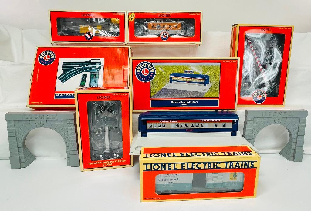 New Lionel O Gauge Assorted Accessories and Switches (1 of 9)