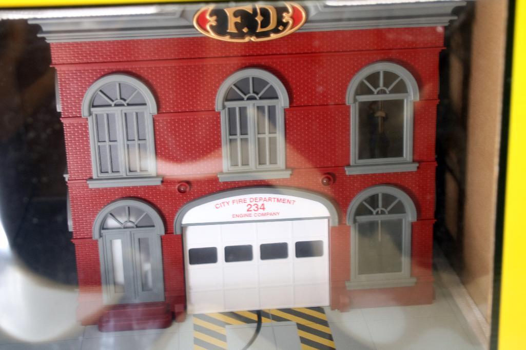 MTH O Gauge Drygoods Transfer Warehouse and Operating Fire House (1 of 5)