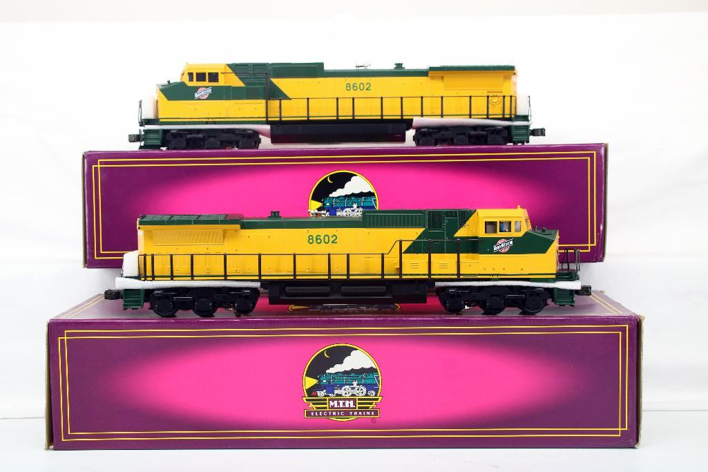 MTH O Gauge CNW 3 Rail GE Dash- 9 Diesel X2 (1 of 14)