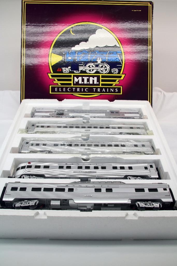 MTH O Gauge Santa Fe 5 Car 70' ABS Passenger Set - ribbed (1 of 9)