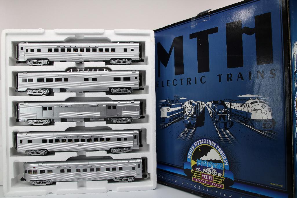 MTH O Gauge Santa Fe 5 Car 70' Streamlined Passenger Set - nickel sides (1 of 6)
