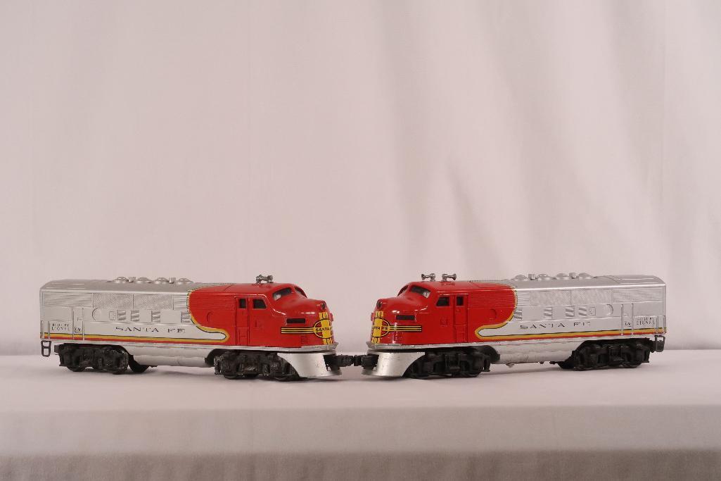 Lionel Postwar 2383 Santa Fe A Powered Unit and Santa Fe A Unpowered Unit Diesels (1 of 6)