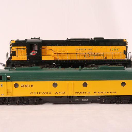 HO Brass Chicago Northwestern A Powered Unit and Chicago Northwestern 1708 Switcher (1 of 7)