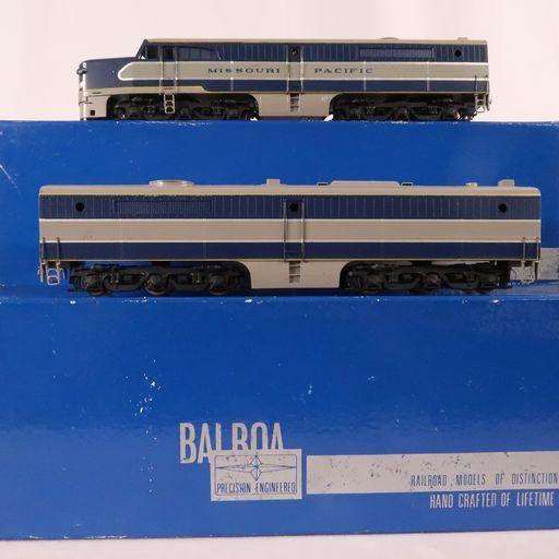 Balboa HO Brass Mo Pac A Unit Powered and Mo Pac B Unit Dummy (1 of 6)