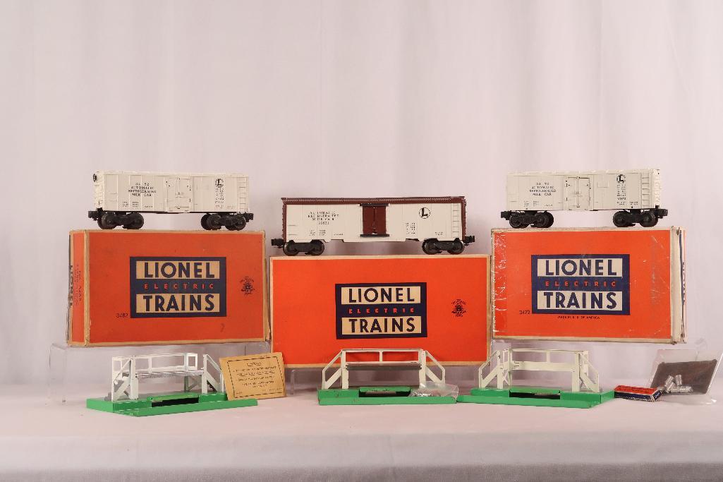 Lionel Postwar 3472 - 3482 - 3662 Operating Milk Car/Platform (1 of 15)