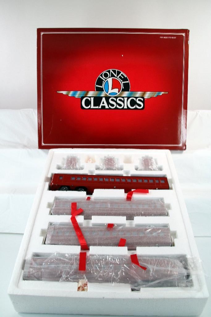 Modern Lionel O Gauge Rail Chief Cars: Modern Lionel O Gauge Rail Chief Cars, in C9 and in its original box/ shipping container.