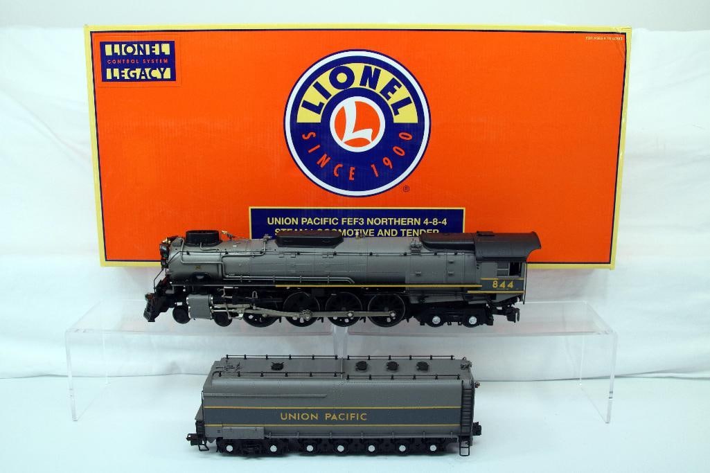 Modern Lionel O Gauge Union Pacific FEF3 Northern Loco and Tender (1 of 13)