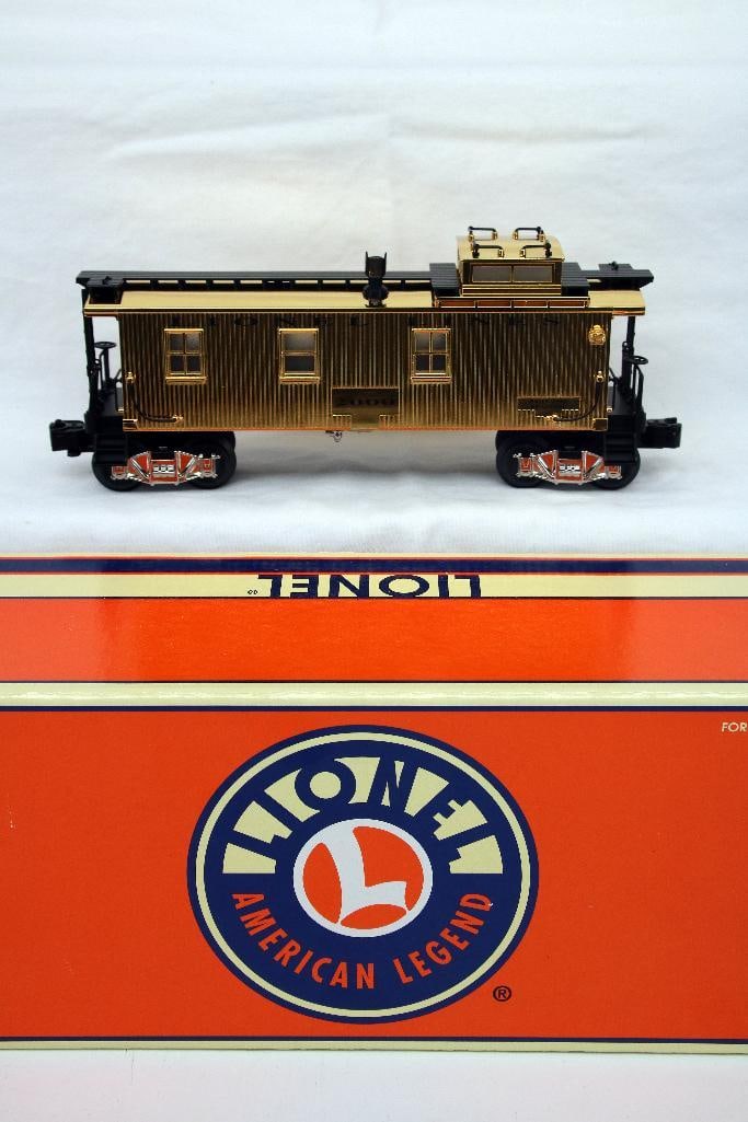 Modern Lionel O Gauge D/C CBS Goldplated Caboose (1 of 10)