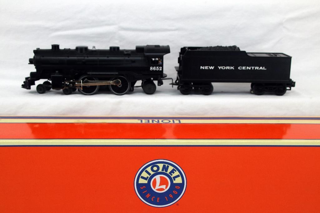 Modern Lionel O Gauge 4 -4 -2 Atlantic Steam Loco and Tender #6 -28652 (1 of 9)