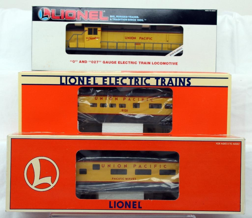 Modern Lionel O Gauge Union Pacific Aluminum Vista Car/UP Duplex Roomette Car-UP RS -3 Diesel Loco (1 of 5)