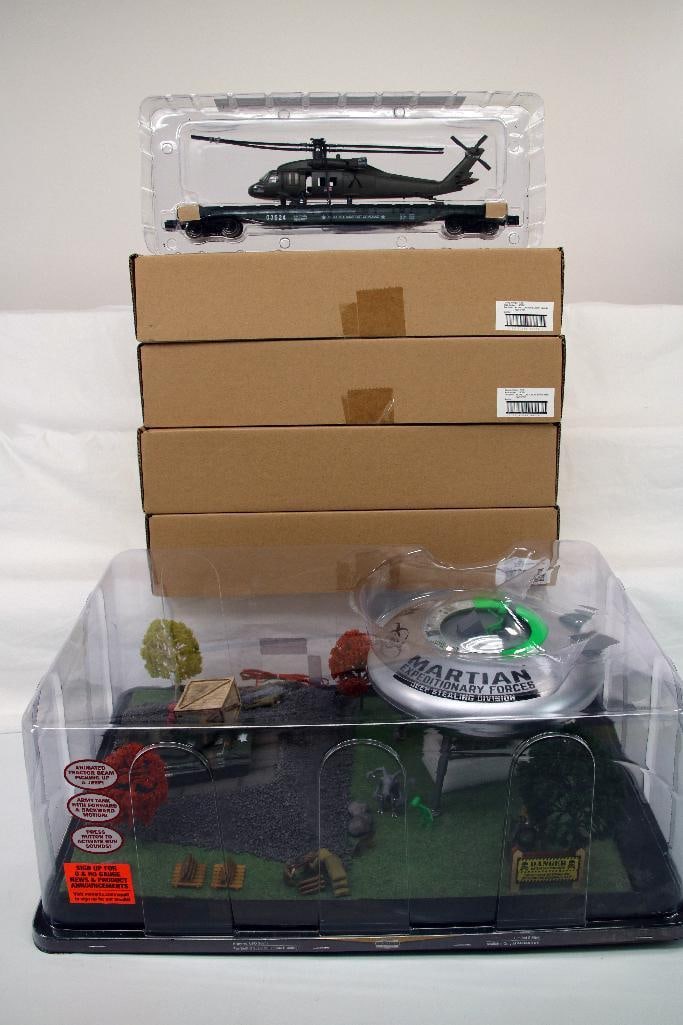 Menard O Gauge Flying Saucer Martian Invasion Set and Flat Car with Helicopter X4 (1 of 8)