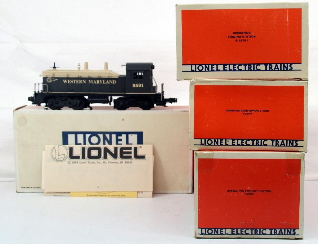 Modern Lionel O Gauge Accessories and Western Maryland Diesel Switcher (1 of 10)