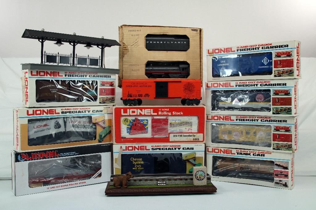 Modern Lionel O Gauge Thirteen (13) Assorted Freight Cars and PRR 2-4-2 Loco and Tender (1 of 9)