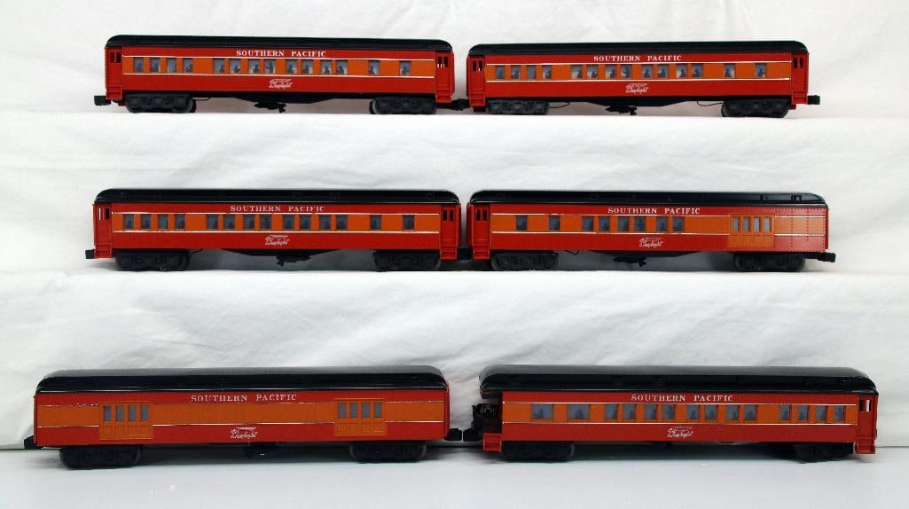 Williams O Gauge Southern Pacific Daylight Six (6) Assorted Madison Passenger Cars: Williams O Gauge Southern Pacific Daylight Six (6) Assorted Madison Passenger Cars, in C7/C8 overall condition. The axel is missing on the observation, but wheels are supplied.