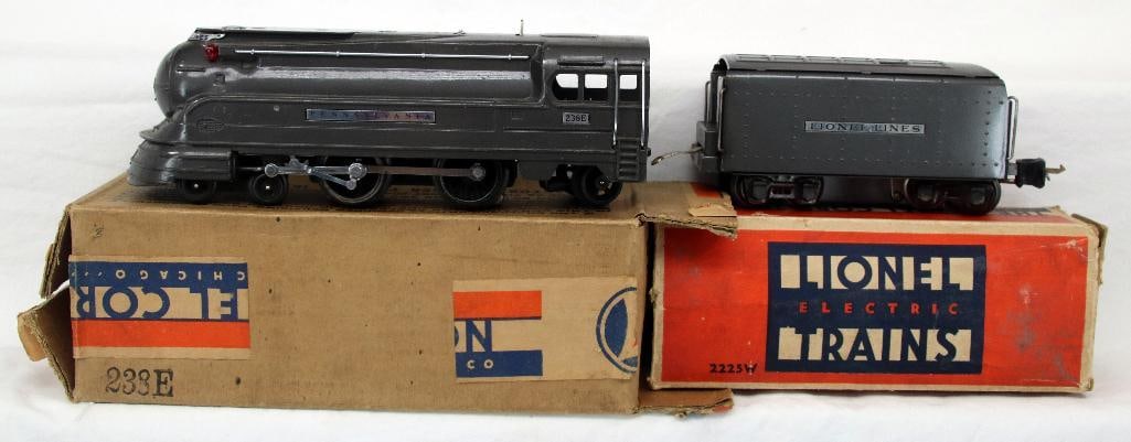 Lionel Prewar O Gauge 238E Gunmetal Loco and 2225W Gunmetal Tender: Lionel Prewar O Gauge 238E Gunmetal Loco and 2225W Gunmetal Tender, in C7/C7 plus and with original boxes - end flap missing on the 2225W Tender box and damage to the other end flap.