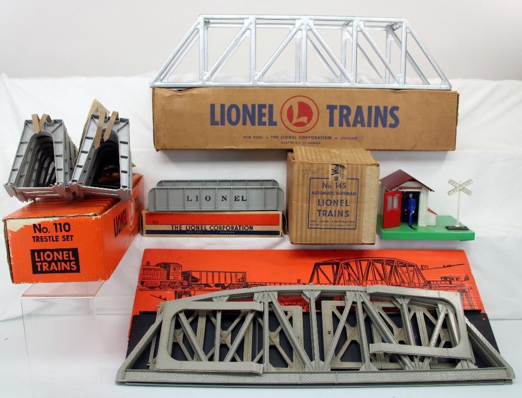 Lionel Postwar 217 Trestle Bridge-321 Trestle Bridge with orange box- 145 Automatic Gateman (1 of 8)