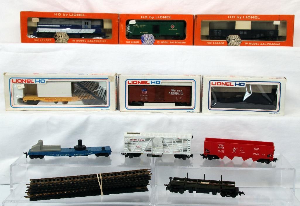 Lionel Postwar HO Freight Cars and Wabash Diesel (1 of 16)