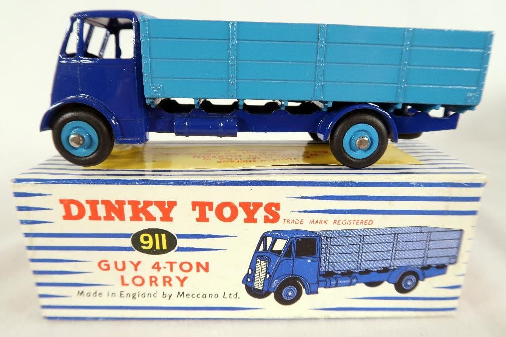 Dinky Toys 911 Guy 4 Ton Lorry (1 of 6)