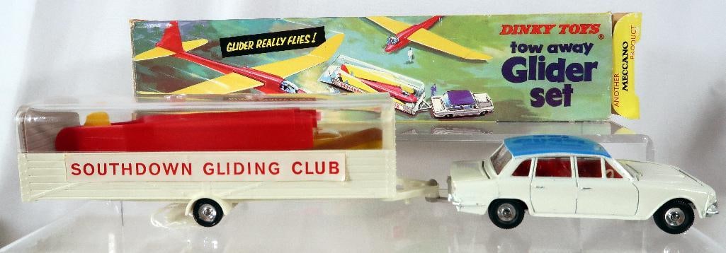 Dinky Toys 118 Triumph 2000 with opening bonnet and boot and trailer and glider (1 of 9)