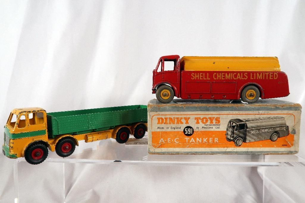 Dinky Toys 591 AEC Tanker Shell and 934 Foden Truck (1 of 8)
