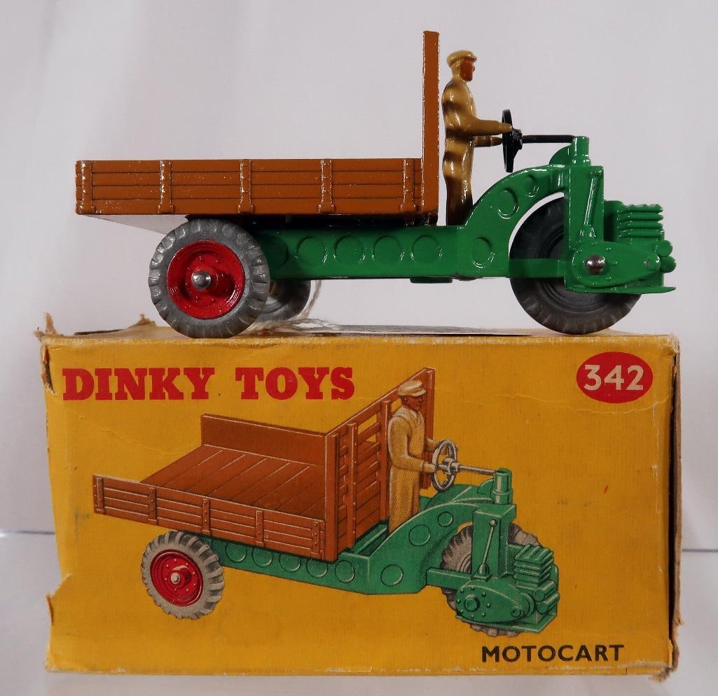 Dinky Toys 342 MotoCart Chariot Automobile: Dinky Toys 342 MotoCart Chariot Automobile, with the 342 Brown and Green MotoCart in C8 and in its original box that is missing one box end.