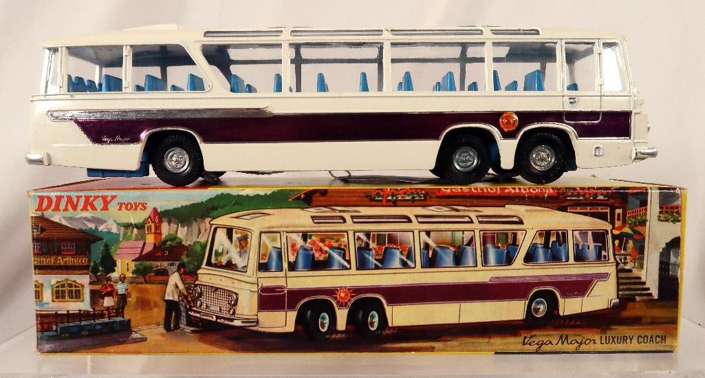 Dinky Toys 952 Luxury Coach Car (1 of 11)