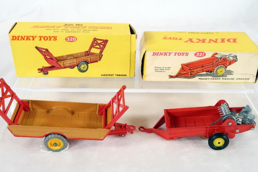 Dinky Toys 321 Massey - Harris Manure Spreader and 320 Harvest Trailer (1 of 12)