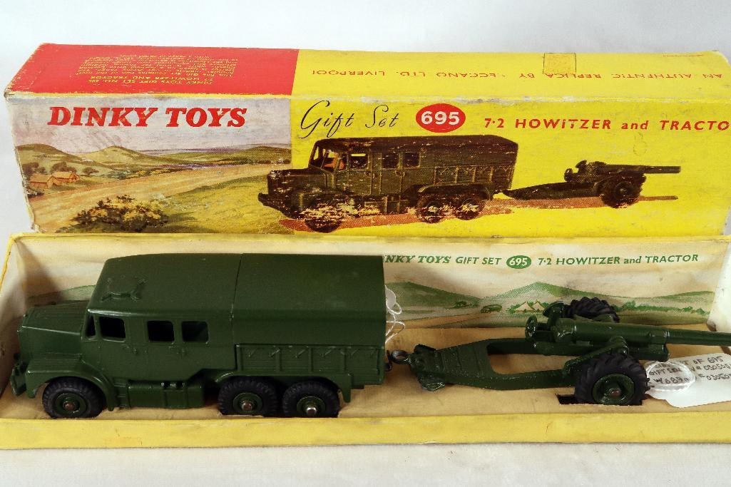 Dinky Toys 695 Gift Set 7.2 Howitzer and Tractor (1 of 18)