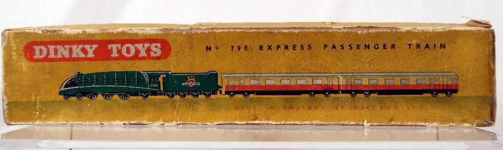 Dinky Toys 798 Express Passenger Train (1 of 15)