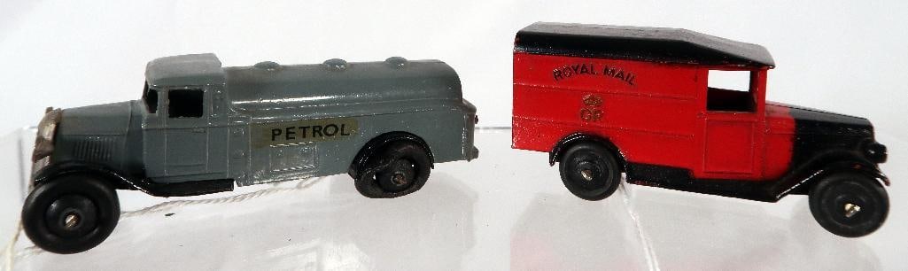 Dinky Toys 34b Royal Mail Van and 25d Petrol Tank Wagon gray (1 of 13)