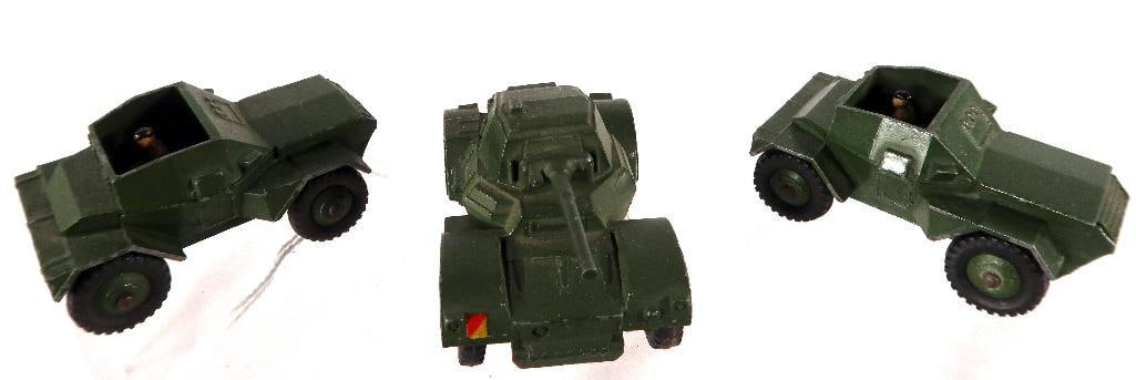 Dinky Toys 670 Daimler Armored Car/673 Daimler Scout Car/673 Daimler Scout Car (1 of 15)