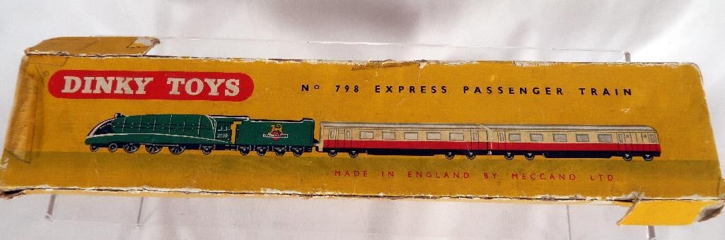 Dinky Toys 798 Express Passenger Train (1 of 19)