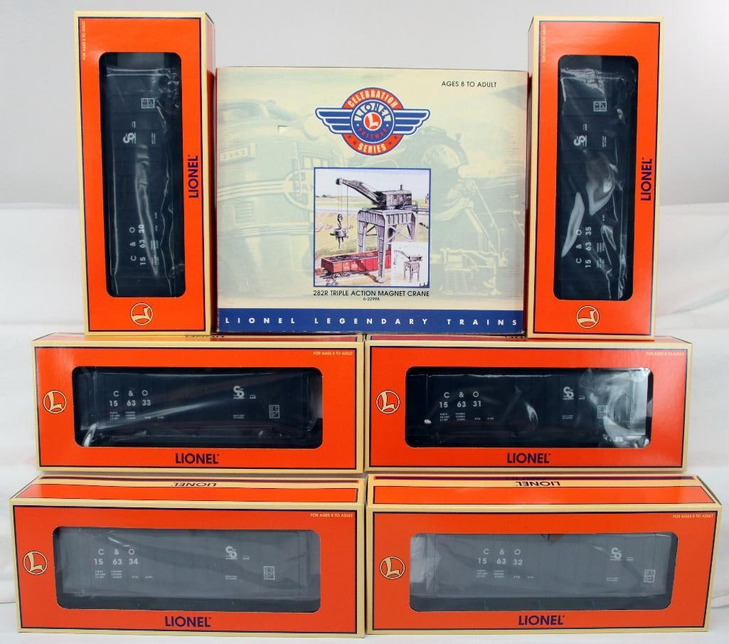 Modern Lionel O Gauge C&O Hopper 6 pack and 282R Triple Action Magnet Crane (1 of 7)