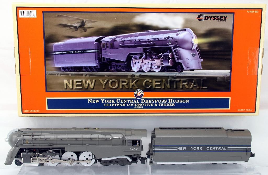 Modern Lionel O Gauge New York Central Dreyfus Hudson Loco and Tender (1 of 8)