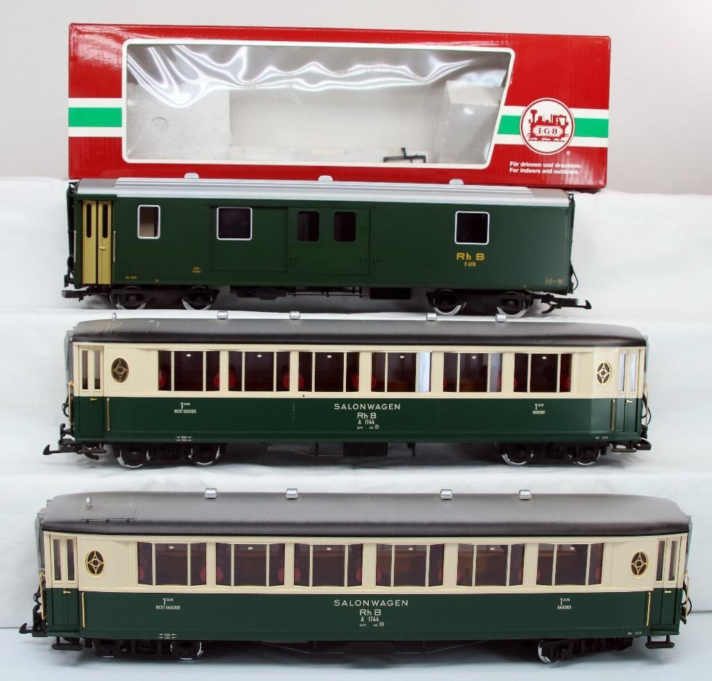 LGB G Scale 33690 and 35650 X2 Passenger Cars (1 of 9)