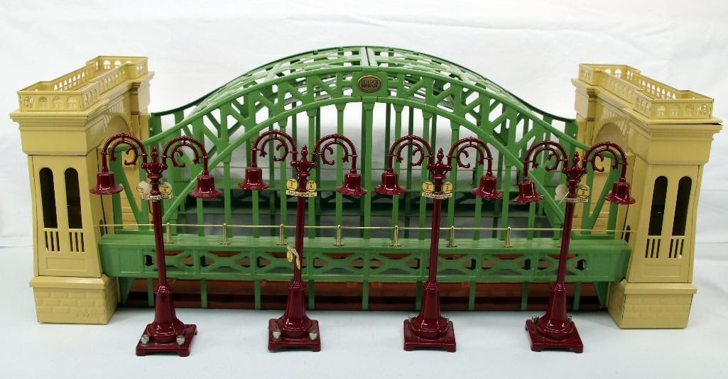 MTH Wide Gauge Hellgate Bridge and MTH  Double Lamppost X4 (1 of 6)