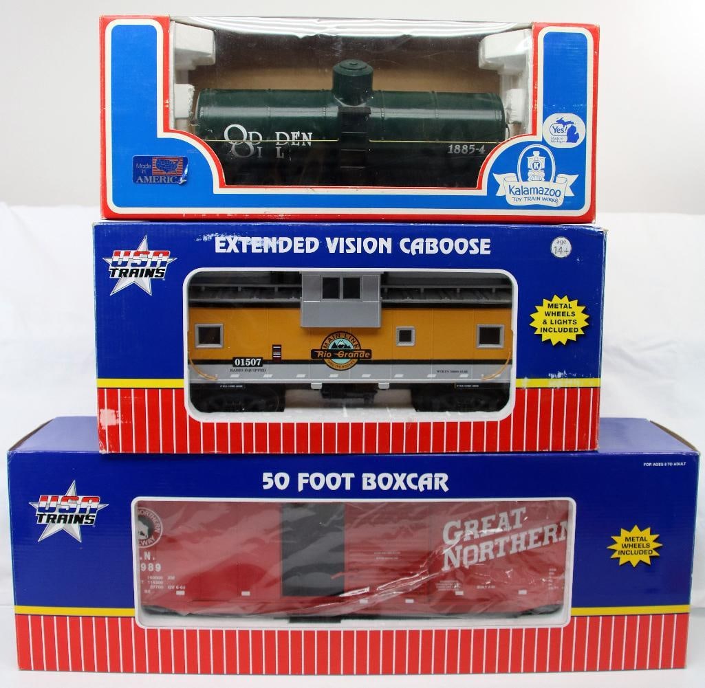 USA Trains G Scale D&RGW Extended Vision Caboose and Great Northern Box Car (1 of 7)
