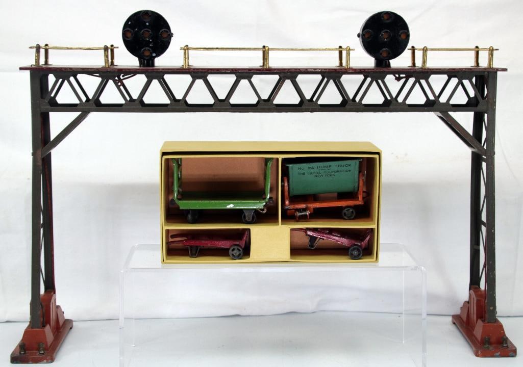 Lionel O Prewar 440 Position Light Signal Bridge early colors and in 163 Freight Accessory Set (1 of 14)