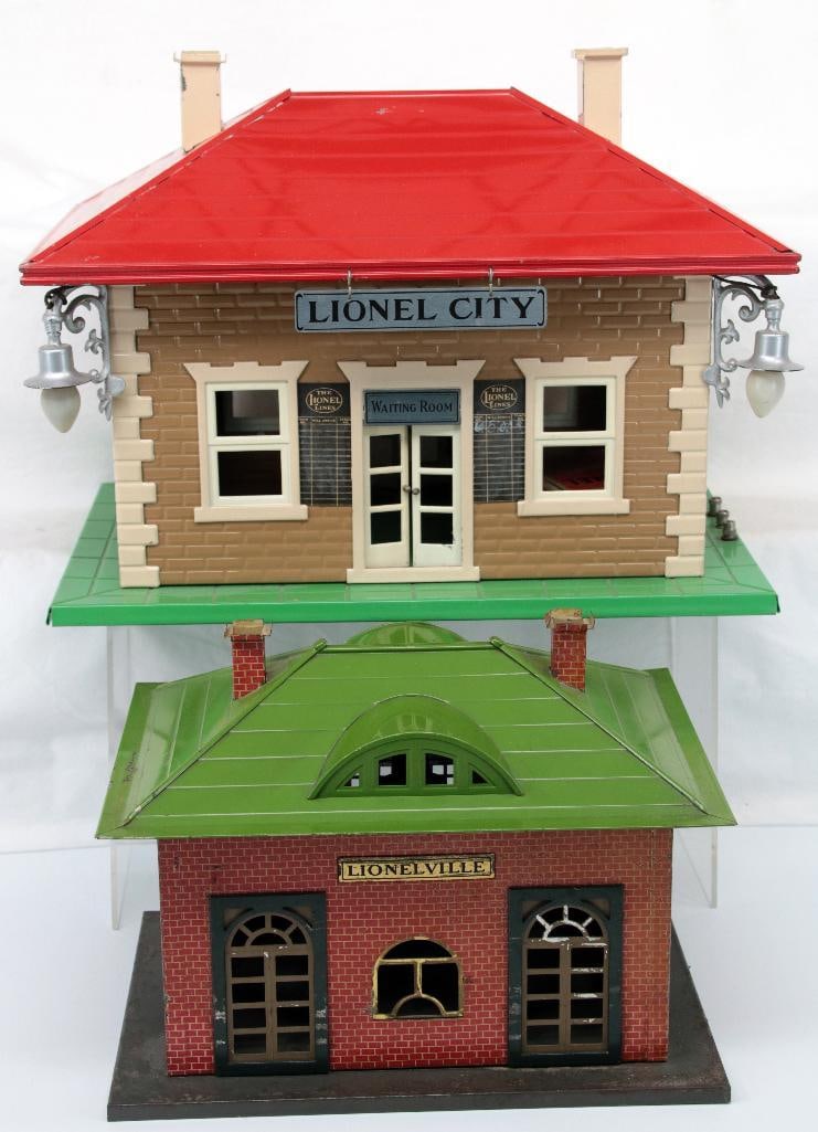 Lionel Prewar 126 Station and 134 Station (1 of 11)