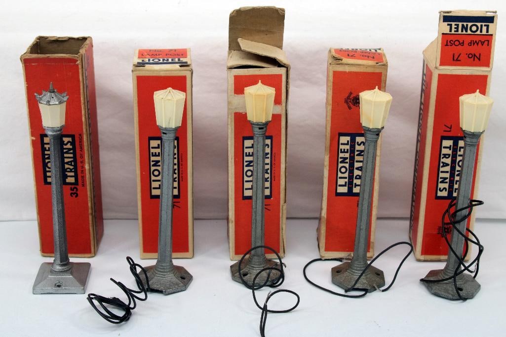 Lionel Postwar #71 Gray Lamppost X4 and #35 Gray Blvd. Lamppost (1 of 7)