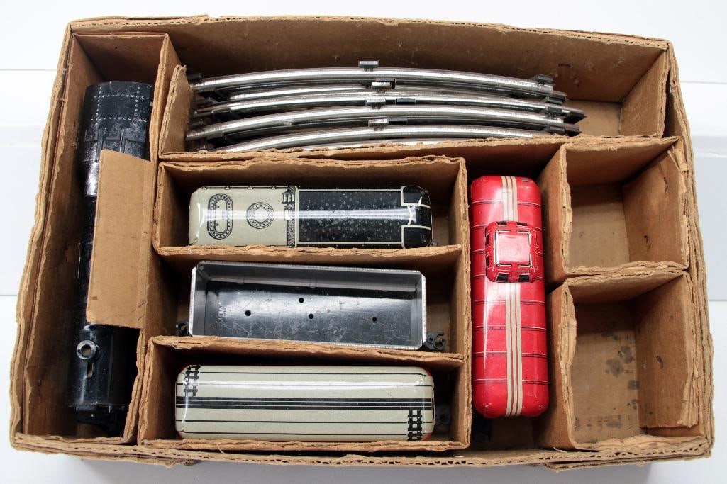 Marx Postwar O Gauge 897 Windup Freight Set: Marx Postwar O Gauge 897 Windup Freight Set, in C7 minus overall condition with its original box that shows moderate wear.