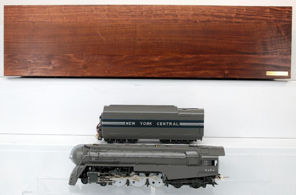 Lionel Smithsonian Collection O Gauge Gray Hudson Loco and Tender with Wood Box No. 461/500 (1 of 13)