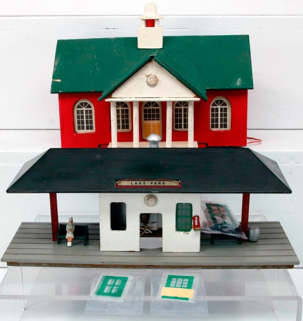 American Flyer Postwar S Gauge Lake Park 273 Building and 167 Town Hall (1 of 5)