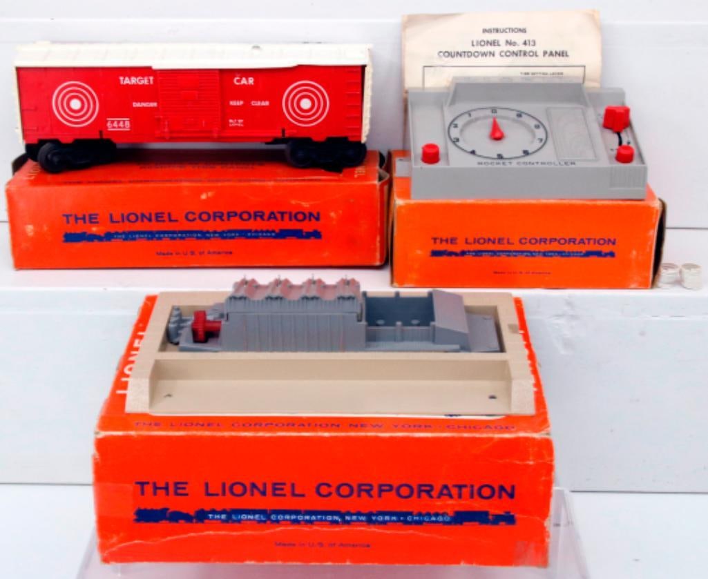 Lionel Postwar O Gauge 6544 Missile Firing Platform with 6448 Target Car/413 Gun Control Panel: Lionel Postwar O Gauge 6544 Missile Firing Platform with 6448 Target Car/413 Gun Control Panel, each in C7 and original box for the 6448 and the 413.