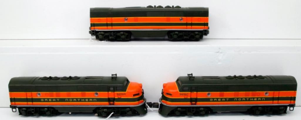 Lionel Postwar O Gauge 2343 ABA F3 Diesel Units repainted by Lionel Factory to Great Northern colors: Lionel Postwar O Gauge 2343 ABA F3 Diesel Units repainted by Lionel Factory to Great Northern colors, in C7 or better overall condition. This Great Northern F - 3 ABA Set was received by the consignor