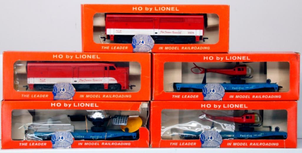 Lionel Postwar HO Gauge Operating Satellite Launching Car, Helicopter Reconnaissance Car X2: Lionel Postwar HO Gauge Operating Satellite Launching Car, Helicopter Reconnaissance Car X2/Texas Special AB Diesel Units, each in C8 minus and each in its original box, although the Operating Satelli