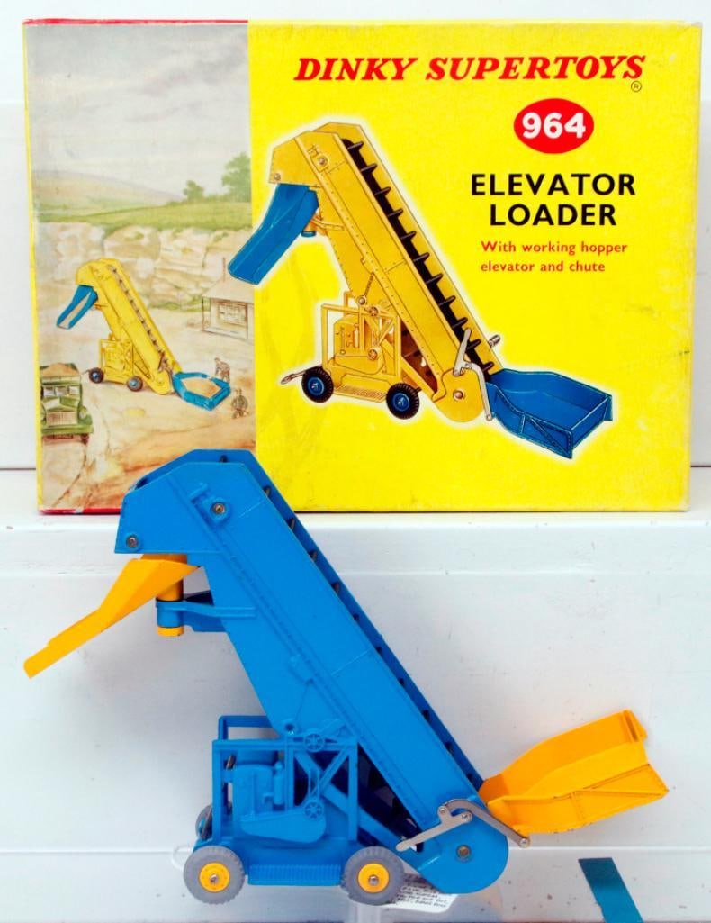 Dinky Toys 964 Elevator Loader (1 of 6)