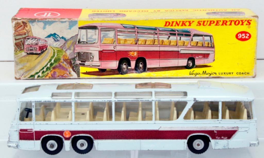 Dinky Super Toys 952 Vega Major Luxury Coach: Dinky Super Toys 952 Vega Major Luxury Coach, in C7 minus and with its original box that shows light wear.
