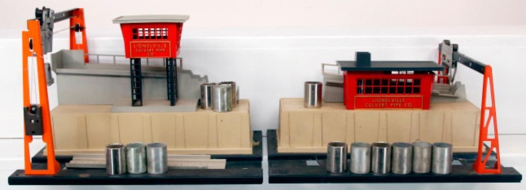 Lionel Postwar O Gauge 342 Culvert Loader and 345 Culvert Unloader: Lionel Postwar O Gauge 342 Culvert Loader and 345 Culvert Unloader, each in C7 minus or better and each not having a Car present.