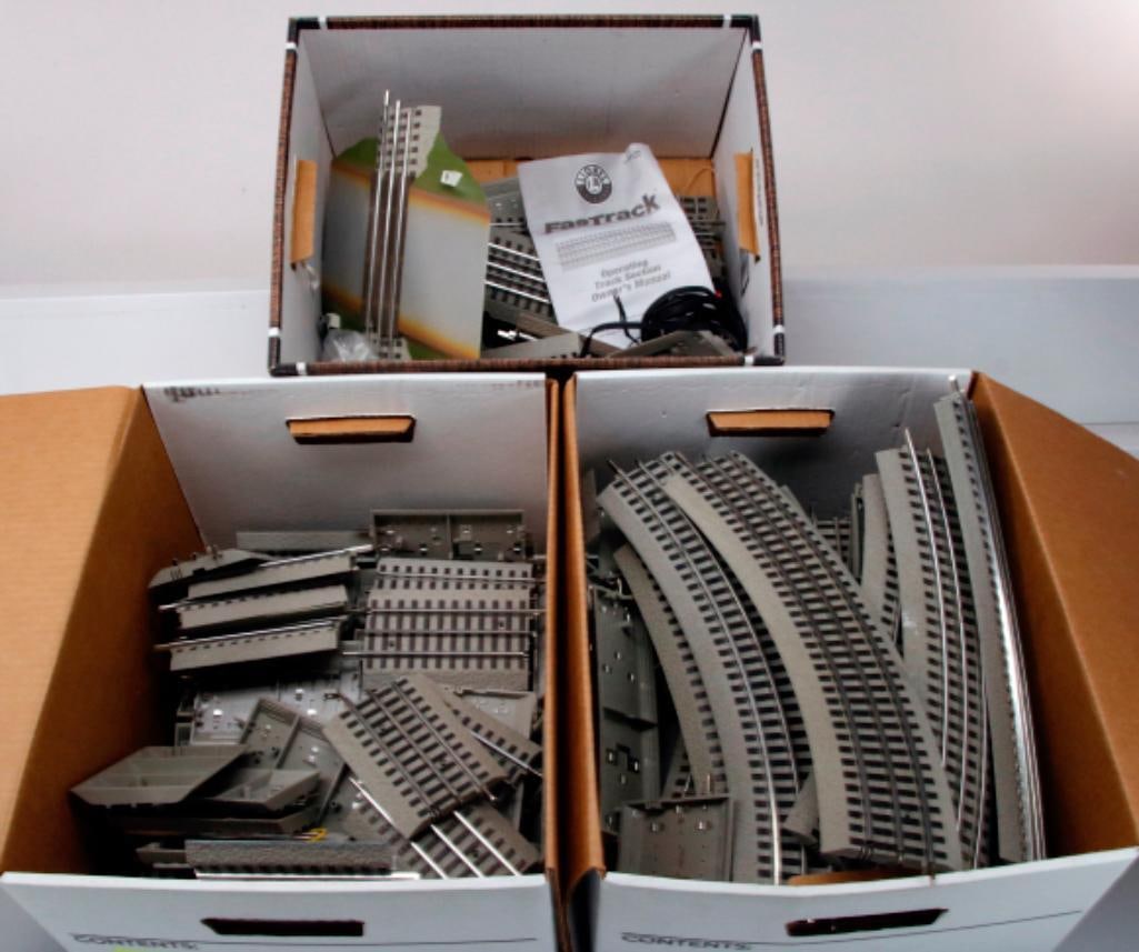 Lionel Modern O Gauge FasTrack Bundle (1 of 4)